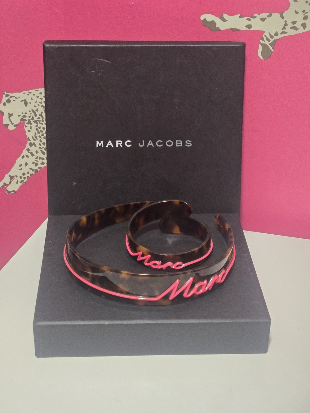 EUC Marc Jacobs Tortoiseshell Resin Logo Headband And Bracelet Set With Box